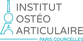 Logotype de l'IOAPC PARIS tenu par le chirurgien de l'épaule, chirurgien du genou et chirurgien de la cheville C. Charousset à Paris